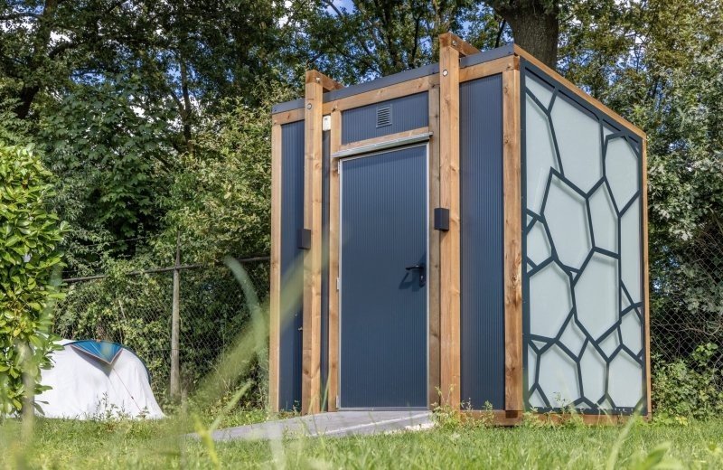 Stellplatz mit privaten sanitären Anlagen