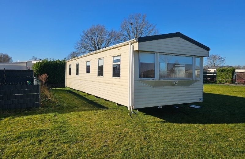 Geräumiges Chalet mit Aluminium-Pergola